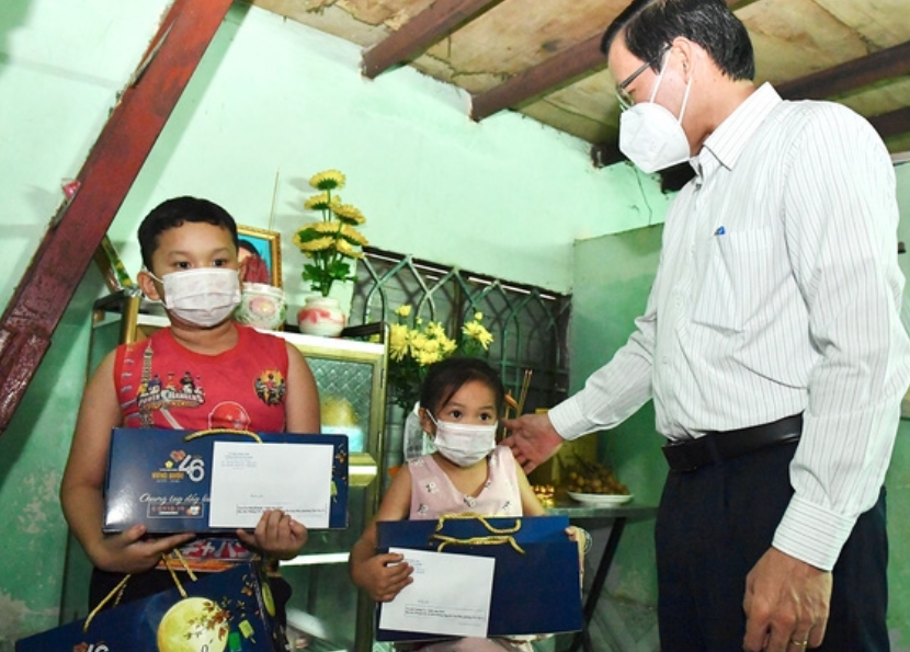 so-ld-tb-xh-tp-hcm-de-xuat-goi-ho-tro-cho-nguoi-gia-neo-don-tre-mo-coi-1637200297.png