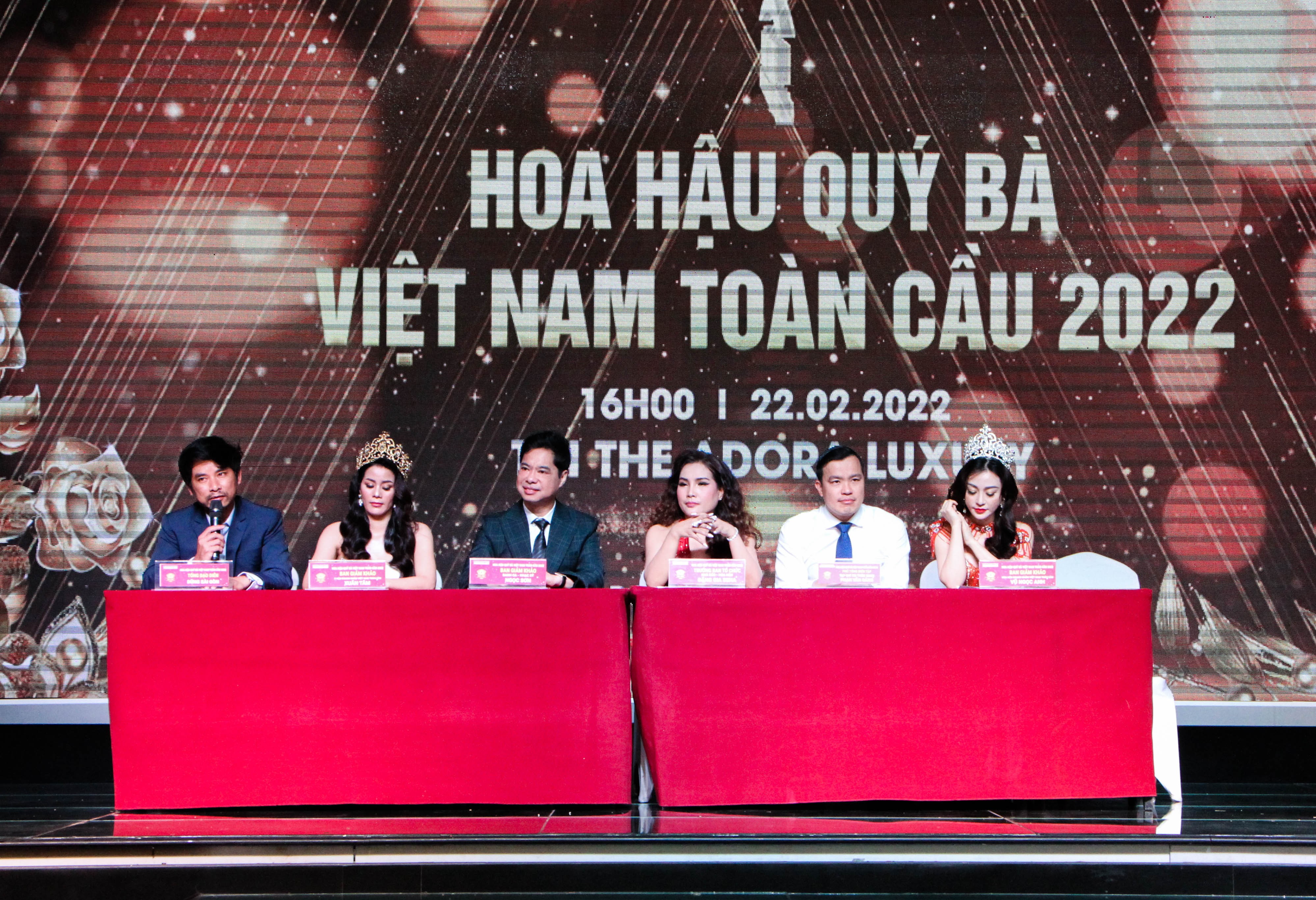 hinh-3-ban-giam-khao-1645589942.jpg