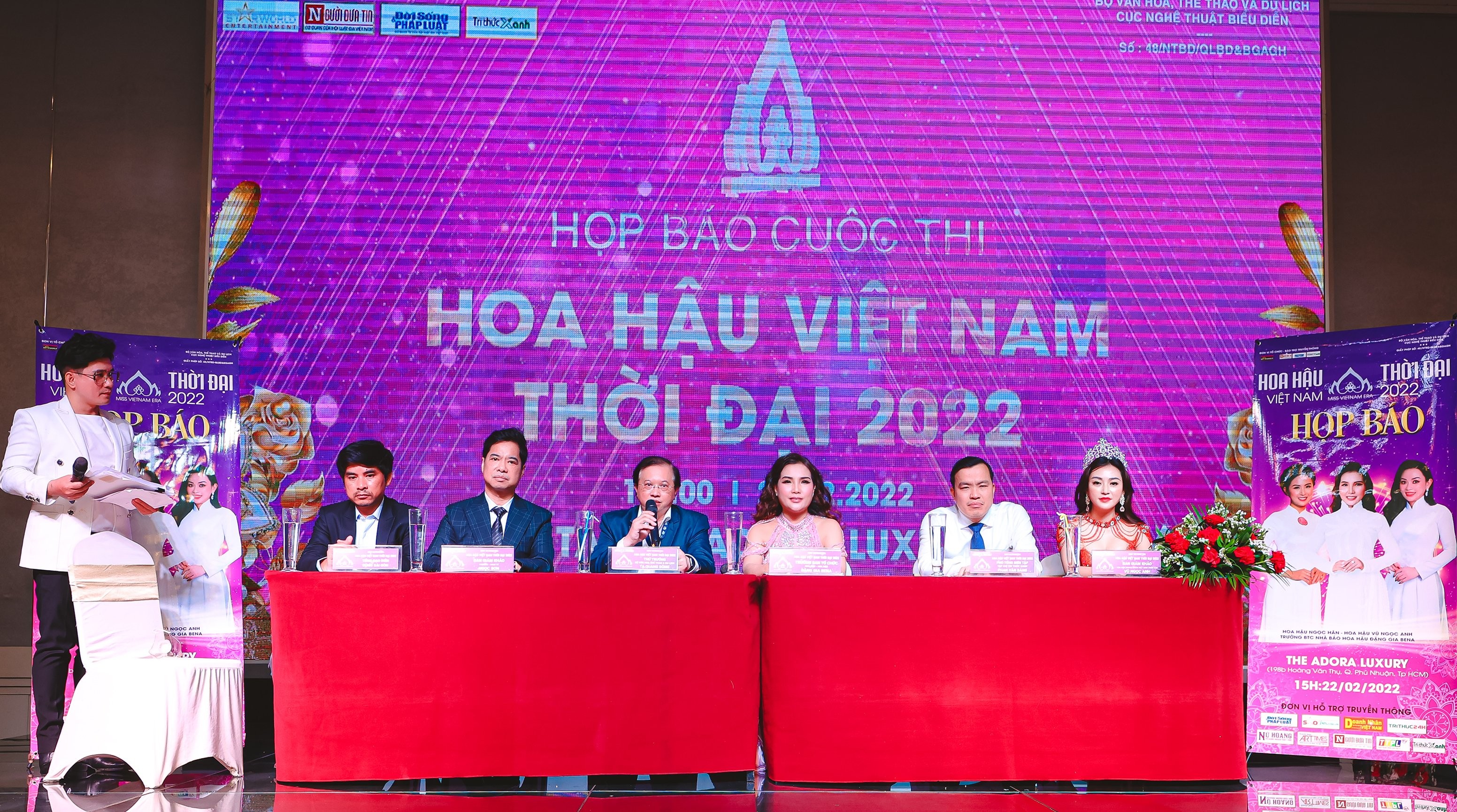hinh-3-ban-giam-khao-1645590447.jpg