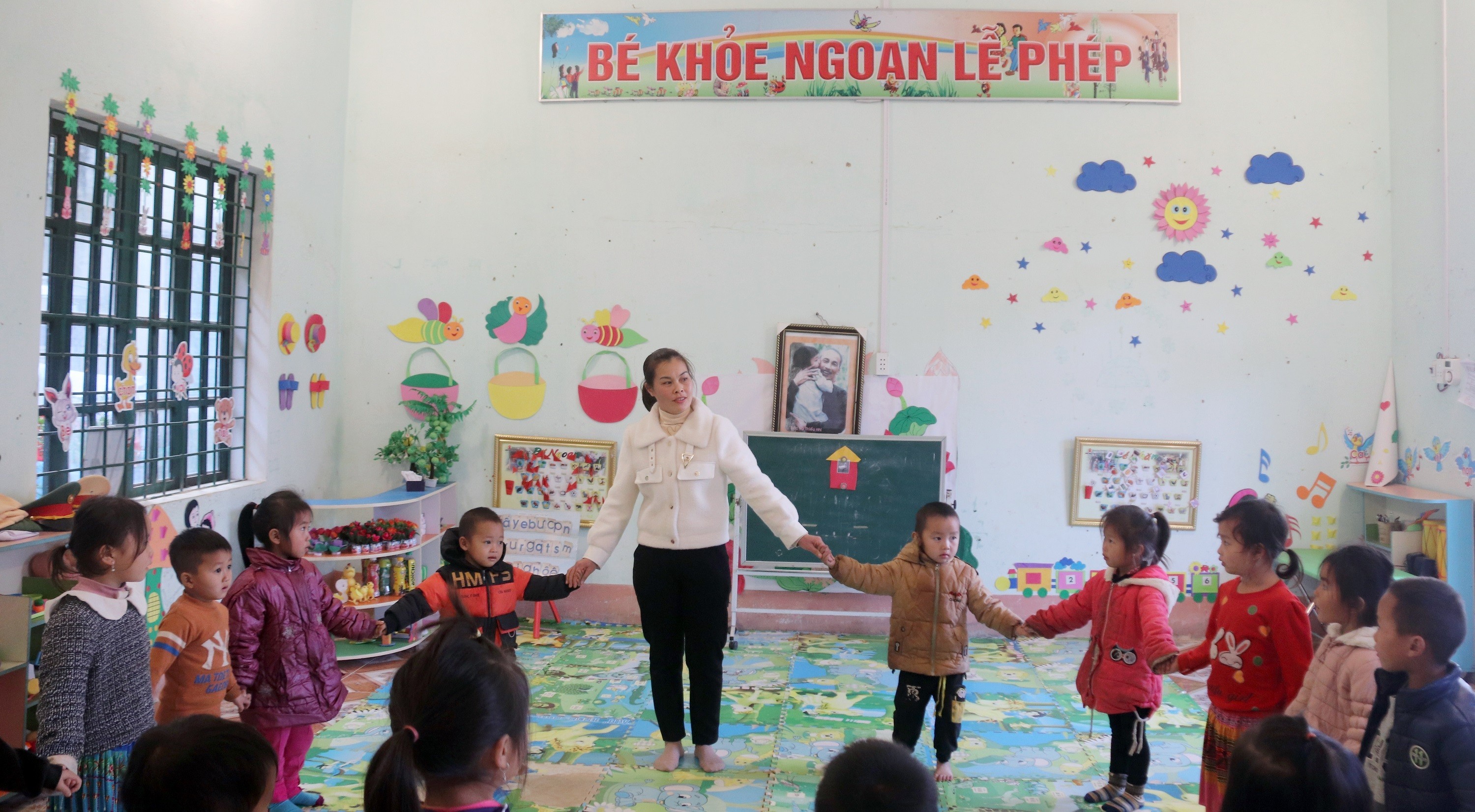 nhung-nguoi-me-thap-sang-tuong-lai-cho-tre-vung-bien-2-1646840221.jpg