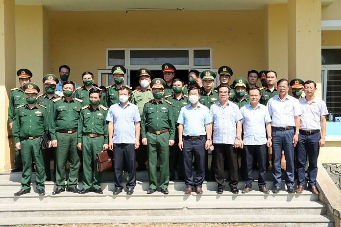 dai-tuong-phan-van-giang-lam-viec-tai-hue-sinhthainongnghiep-1-1648513746.jpg