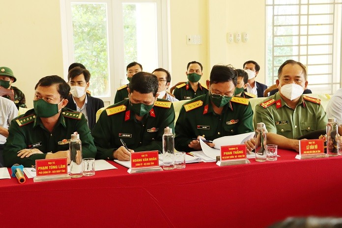 dai-tuong-phan-van-giang-lam-viec-tai-hue-sinhthainongnghiep-2-1648513818.jpg