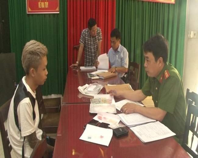 doi-tuong-lam-tai-co-quan-cong-an-1652428446.jpeg