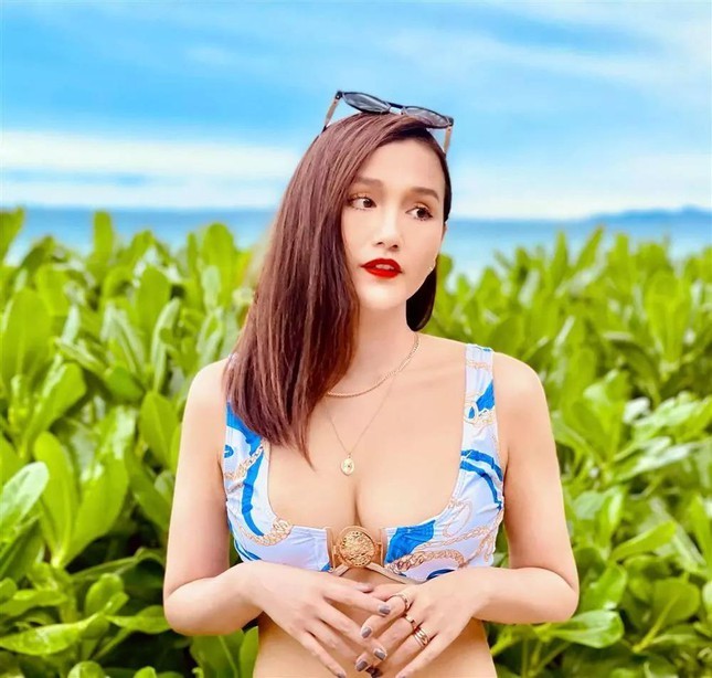 bikini-9-3859-1655332197.jpg
