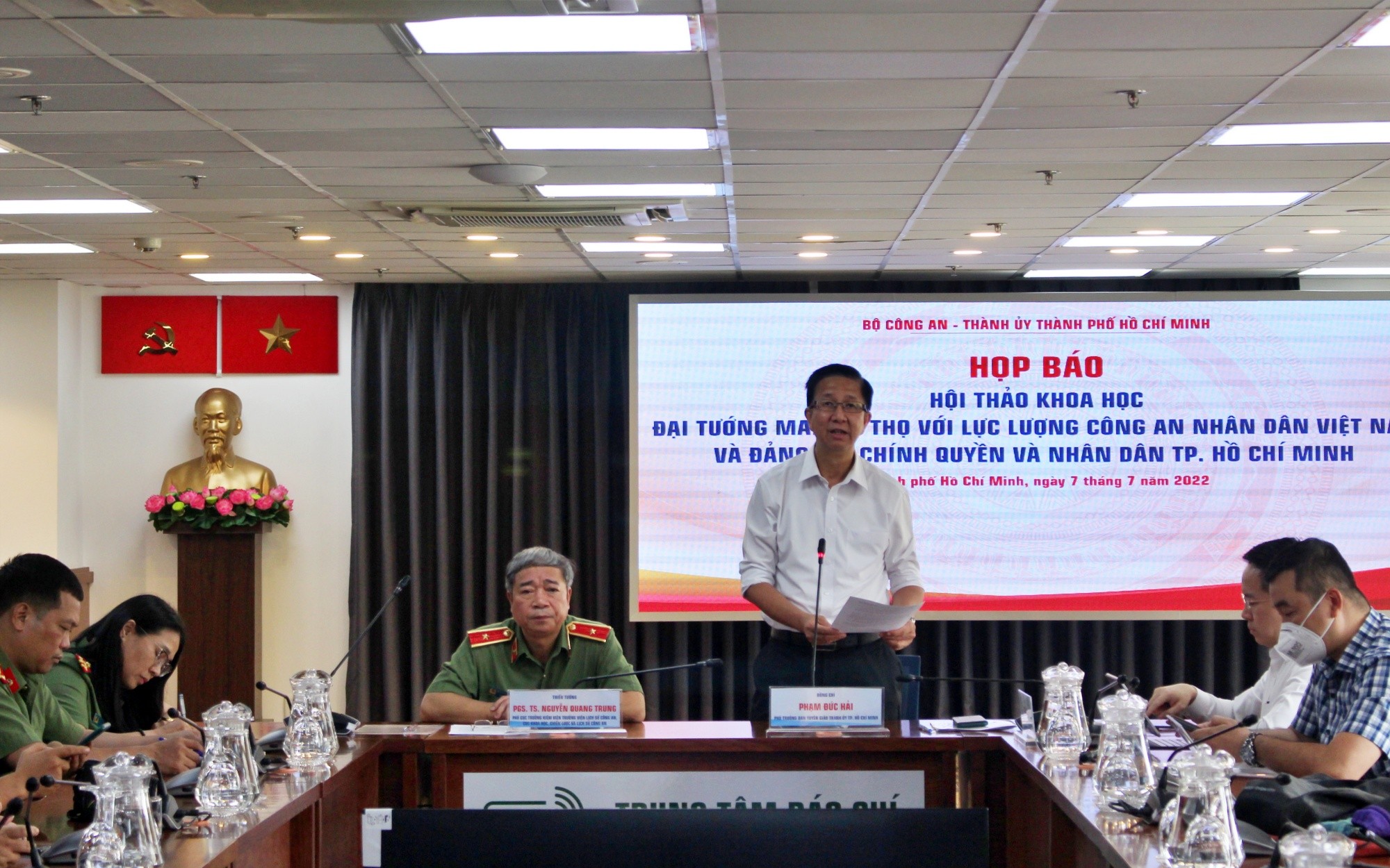 hoi-thao-1657206624.JPG