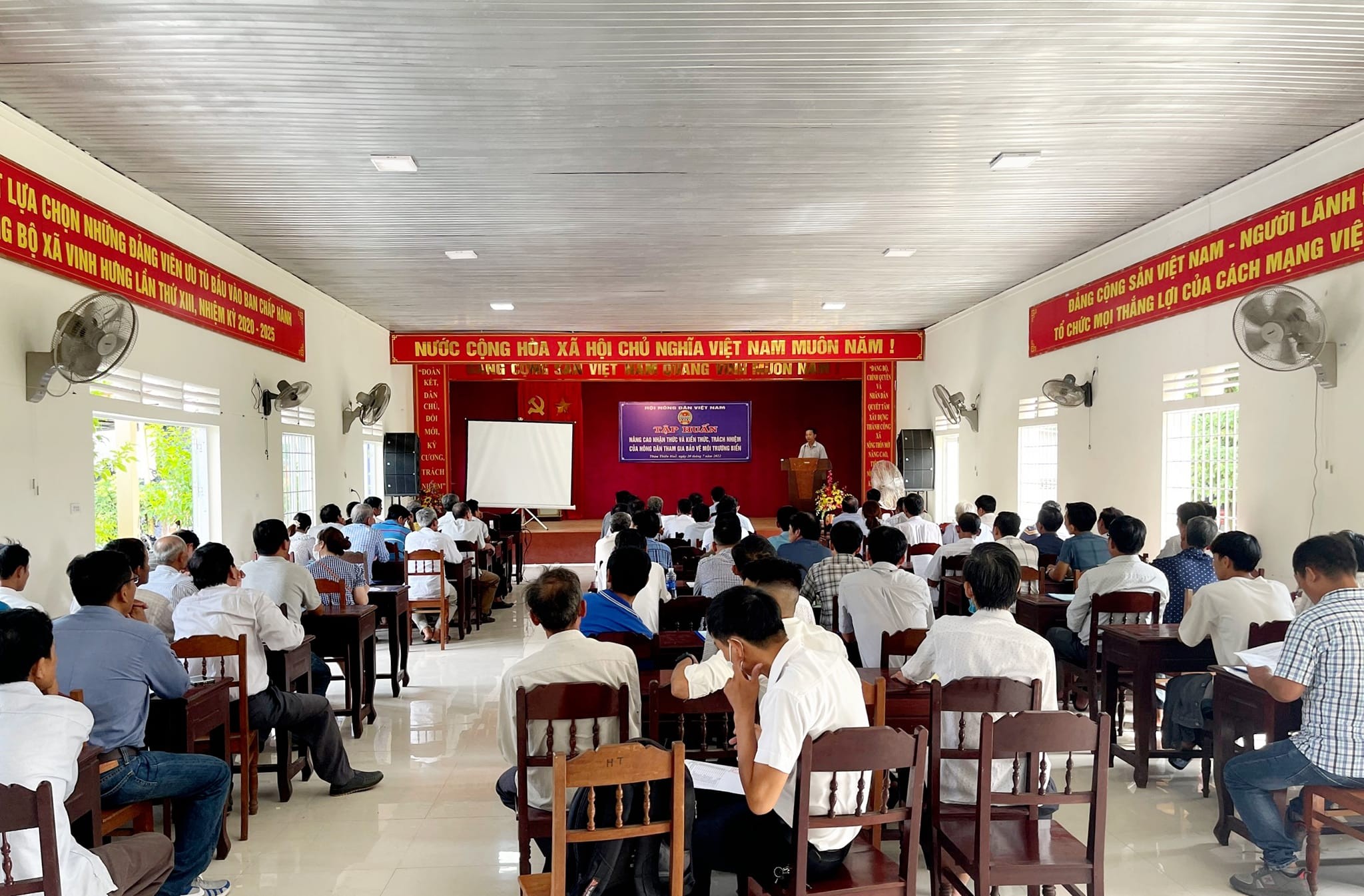tap-huan-vinh-hung-1658307650.jpg