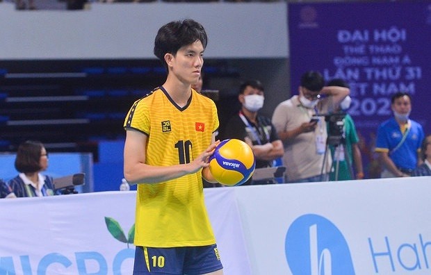 khung-long-bich-tuyen-1m88-dinh-chan-thuong-co-kip-du-sea-games-32-273705-1682582638.jpg