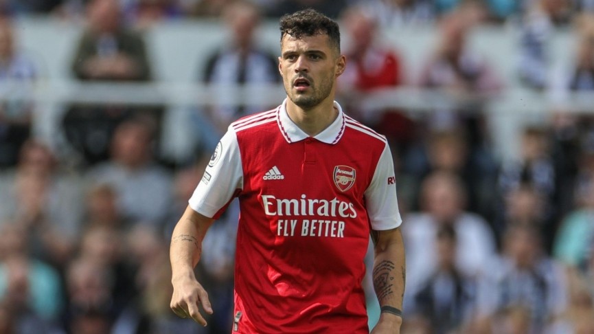 granit-xhaka-tren-duong-gia-nhap-leverkusen-281600-1684401807.jpg