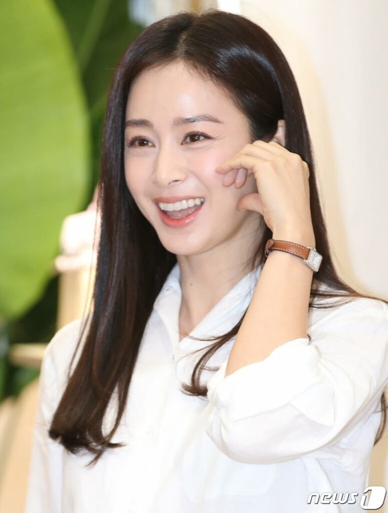 nhan-sac-kim-tae-hee-2-1684406976.jpg