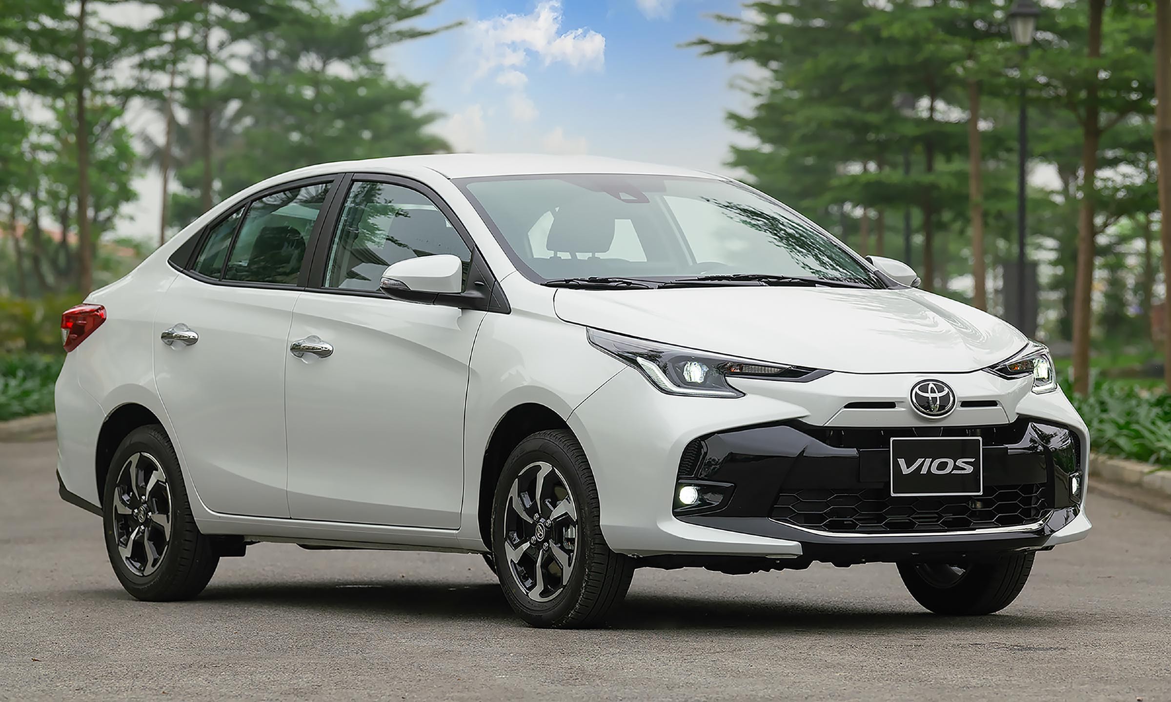ra-mat-khong-lau-toyota-vios-2023-da-duoc-khuyen-mai-tai-cac-dai-ly-01-1684553409.jpg