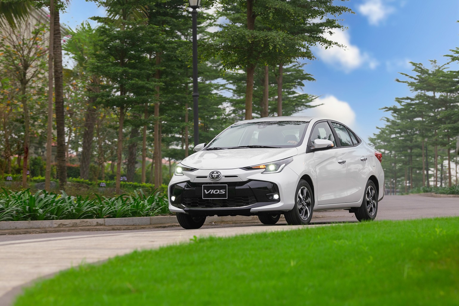 ra-mat-khong-lau-toyota-vios-2023-da-duoc-khuyen-mai-tai-cac-dai-ly-03-1684553433.jpg
