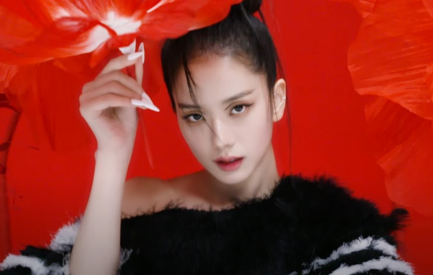 jisoo-4-1684673842.jpeg