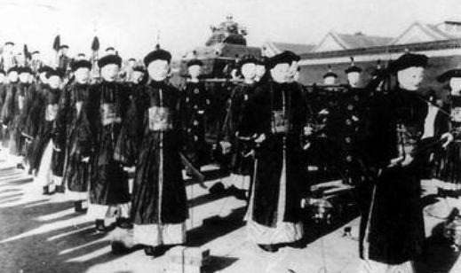chup-trom-tang-le-tu-hi-1-1684811949.jpg