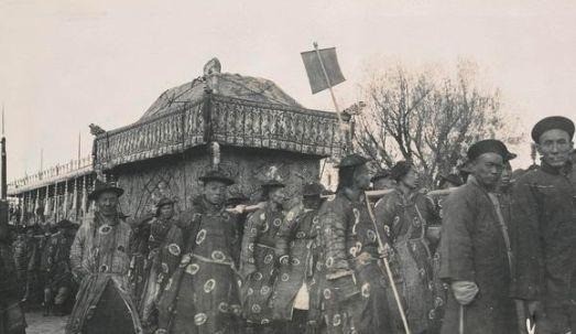 chup-trom-tang-le-tu-hi-3-1684811949.jpg