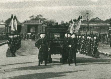 chup-trom-tang-le-tu-hi-4-1684811948.jpg