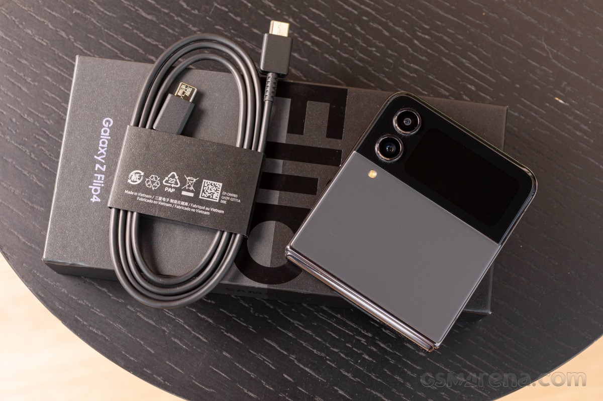 z-flip-2-1685073361.jpg