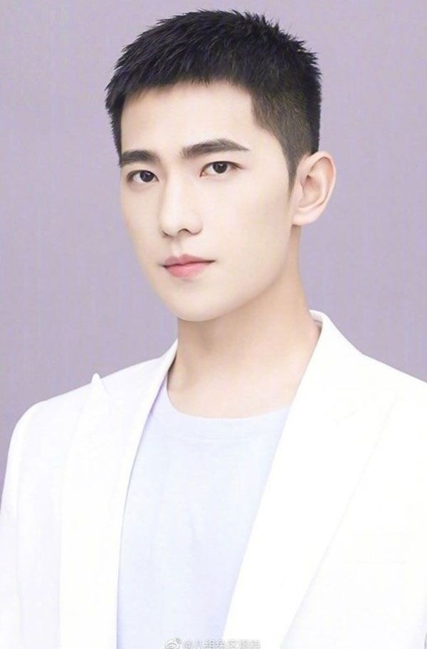 kieu-toc-nam-con-gai-chan-ghet-2-1685163936.jpg