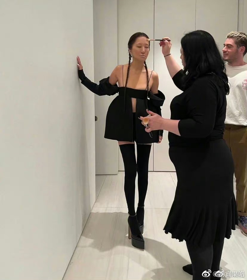 bong-lung-gay-soc-cua-vera-wang-2-1685433978.jpg