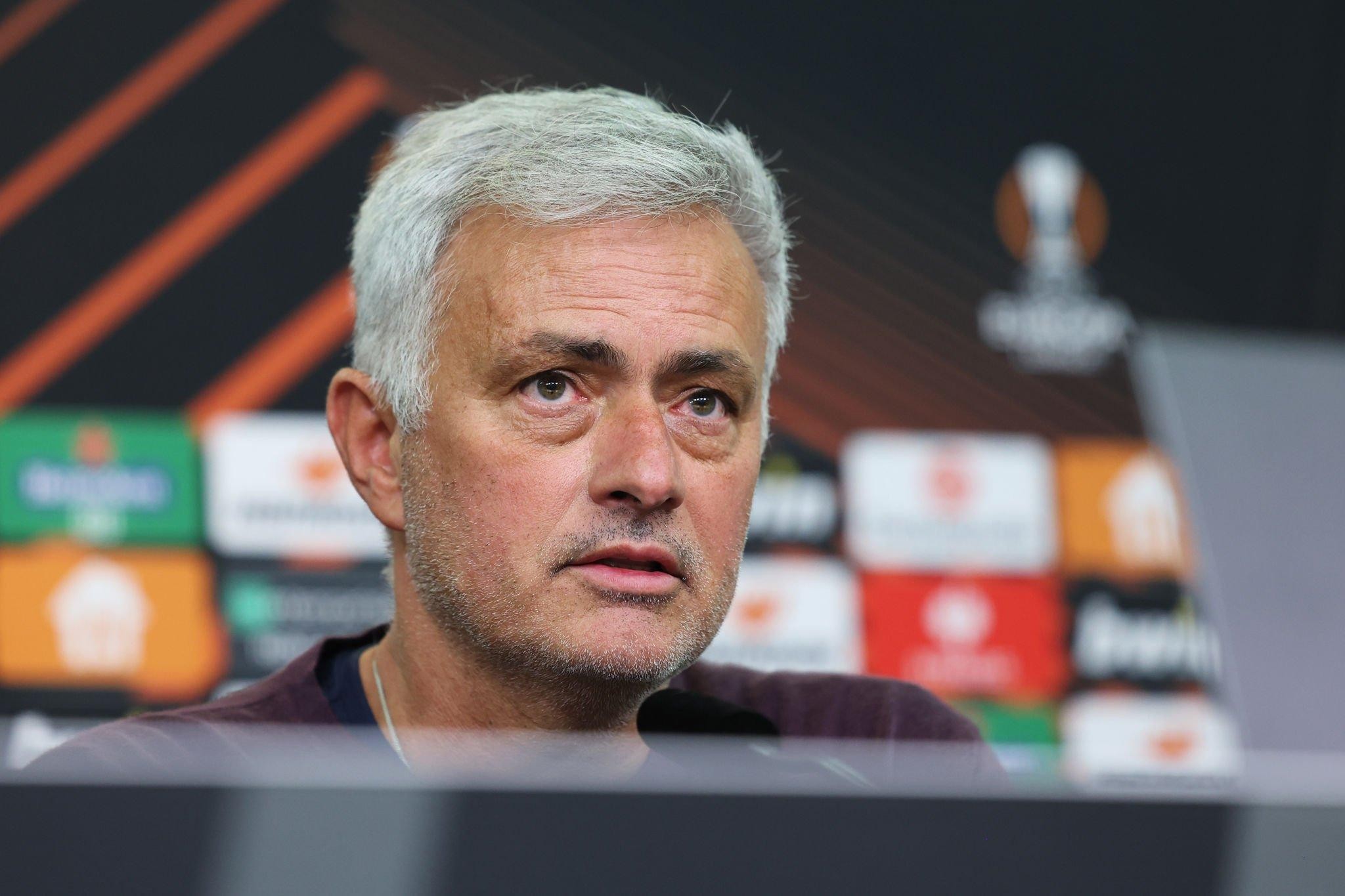 mourinho-roma-giai-nghe-1685436720.jpg
