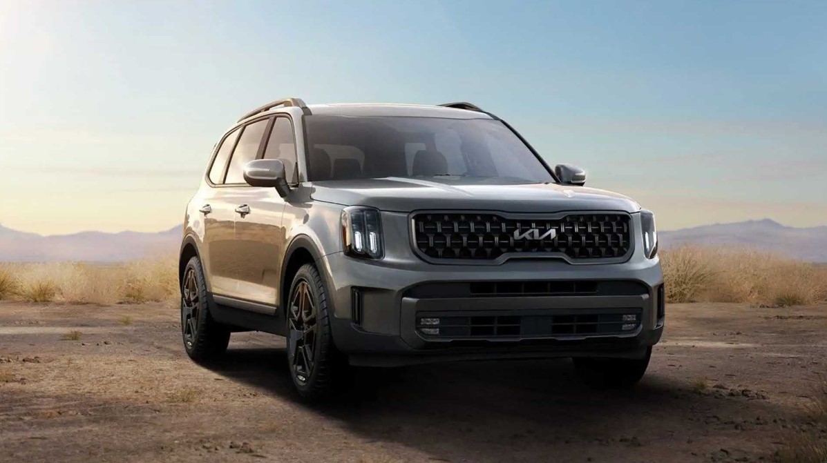 con-ac-mong-cua-toyota-fortuner-lo-dien-truoc-them-ra-mat-ford-everest-cung-phai-lo-sot-vo-anh-2-1685500859.jpg