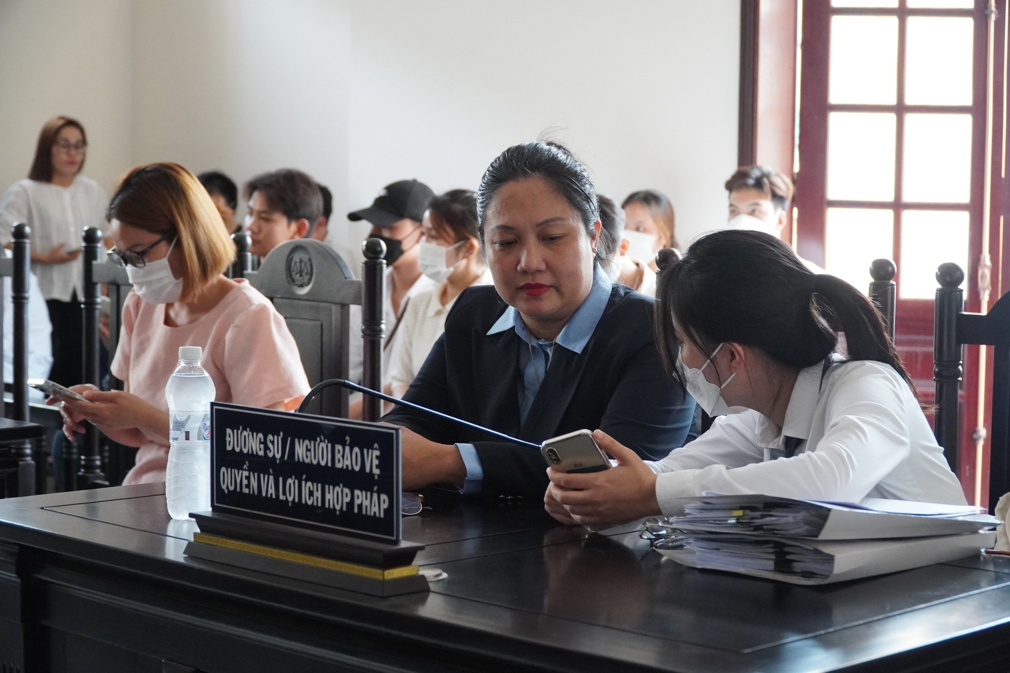 dien-bien-vu-xet-xu-so-tham-thu-2-giua-hoa-hau-thuy-tien-va-ba-dang-thuy-trang-1-1685510999.jpg
