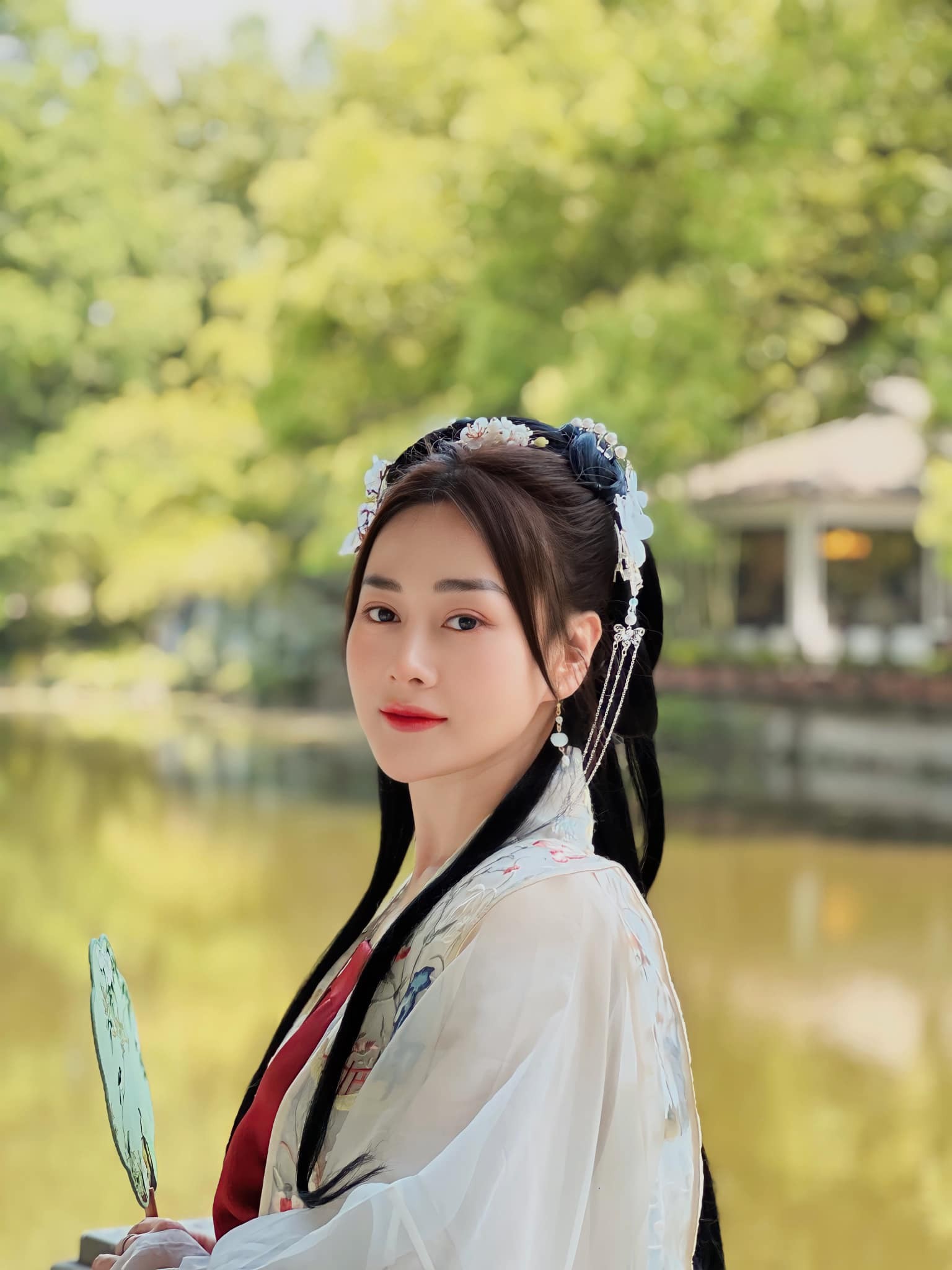 phuong-oanh-vao-bep-chuan-gai-dam-phan-ung-ra-sao-truoc-cau-hoi-khi-nao-quay-tro-lai-man-anh-3-1685503136.jpg