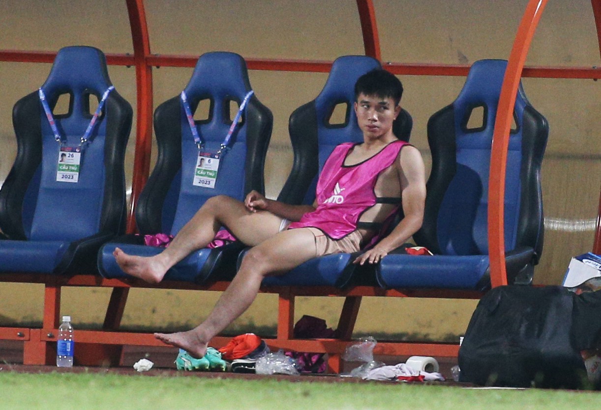 tien-ve-u23-viet-nam-dinh-chan-thuong-nang-1685505884.jpg