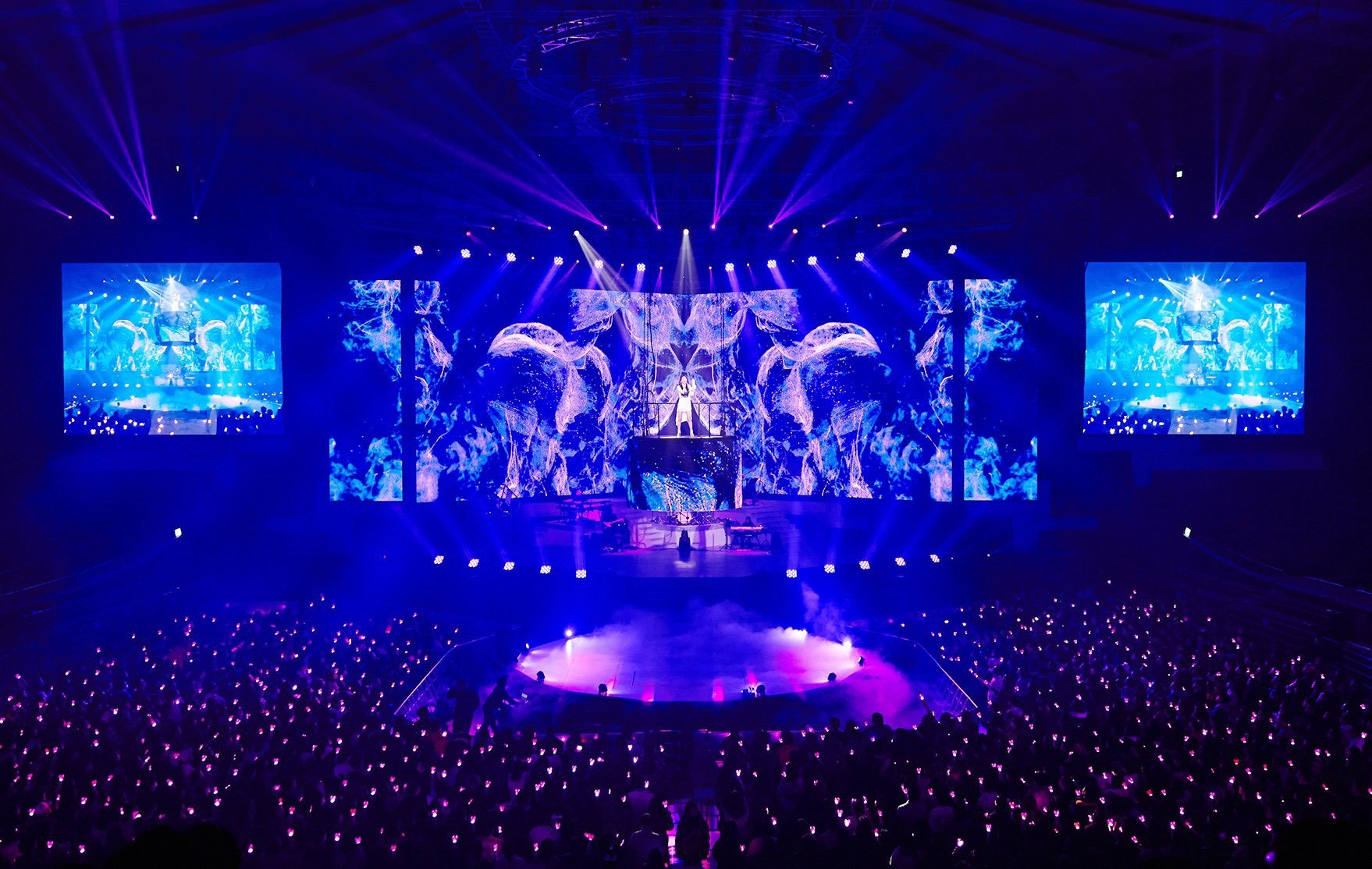 taeyeon-snsd-tro-thanh-nghe-si-solo-thu-5-bieu-dien-tai-dome-voi-concert-the-odd-of-love-5-1685943812.jpg