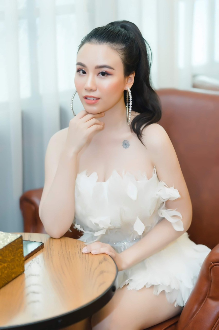 linh-miu-clip-nong-3-1686023607.jpg