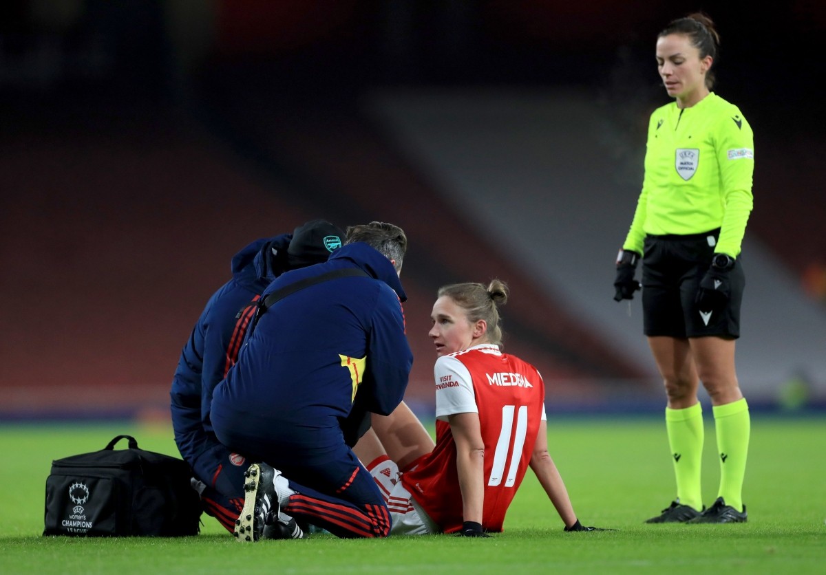 arsenal-s-vivianne-miedema-receives-783147508-1-1686151412.jpg