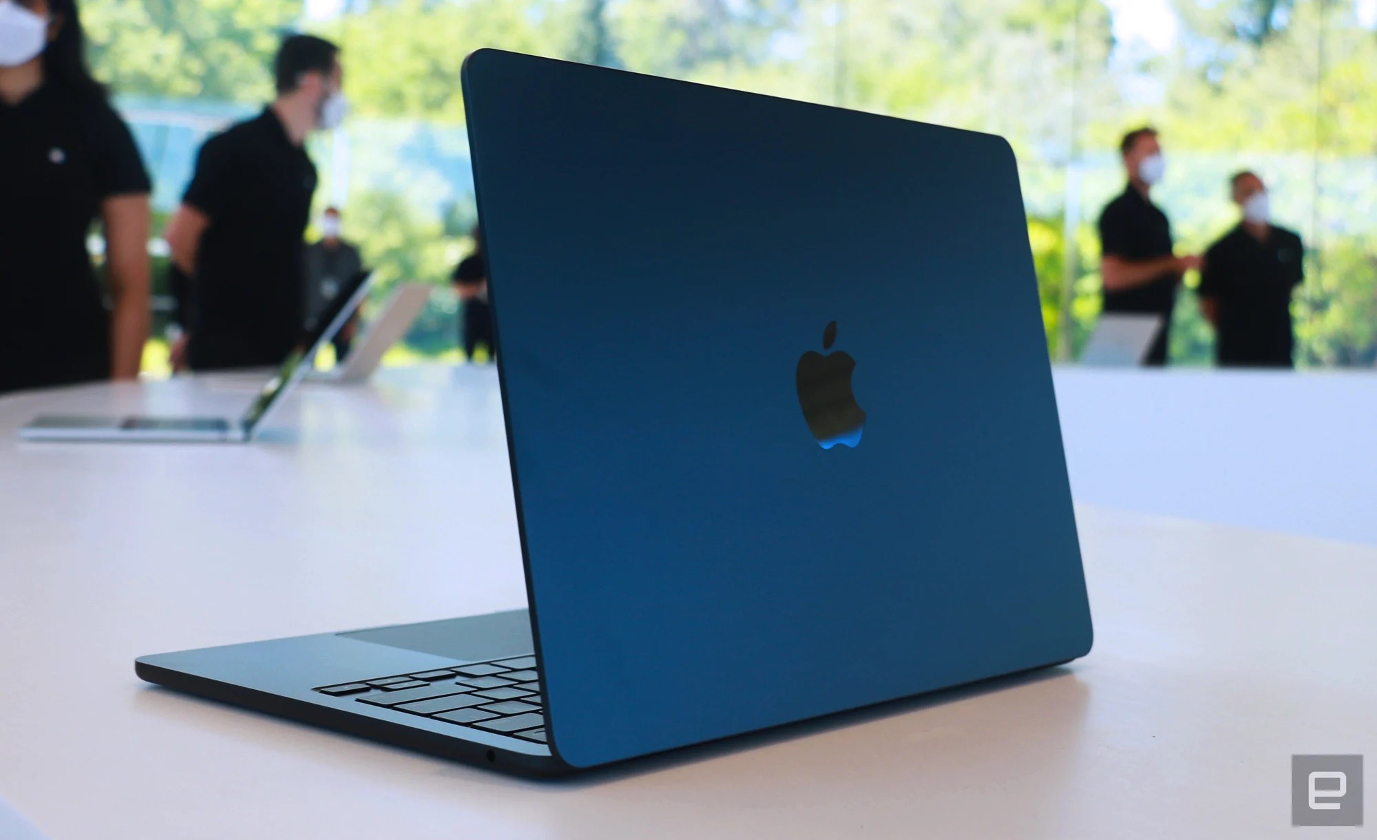 macbook-air-13-6-m2-1-1686108570.jpg