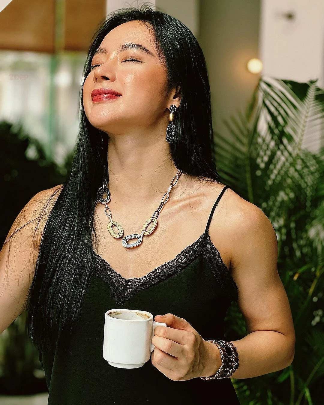 angela-phuong-khoe-body-3-1686280376.jpg