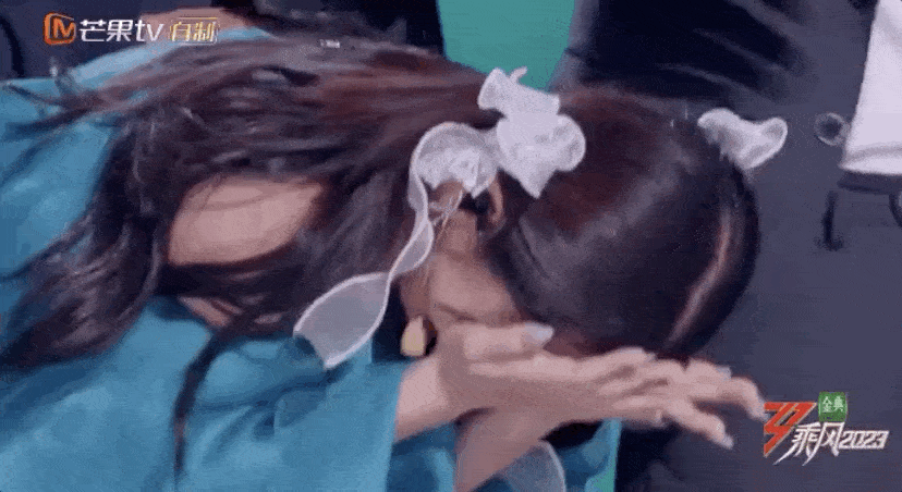 chi-pu-bat-khoc-1686413963.gif
