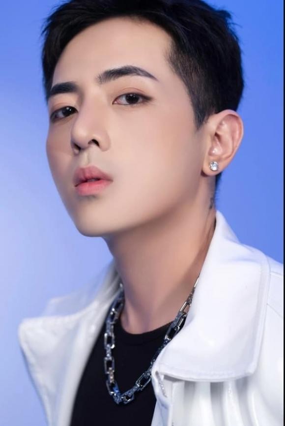 hoc-tro-he-lo-tinh-canh-hien-tai-cua-ho-hoai-anh-sau-thoi-gian-dai-im-hoi-lang-tieng-1-ngoisaovn-w600-h896-1686409075.jpeg