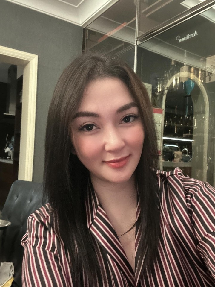 hoa-hau-nguyen-thi-huyen-1-1686624074.jpg