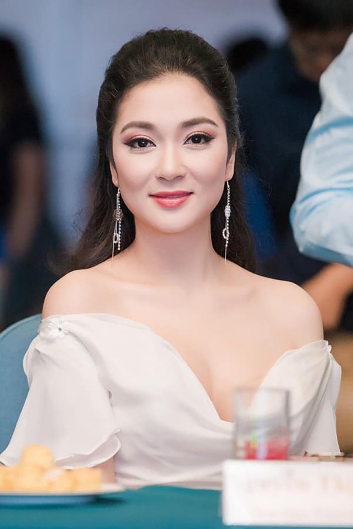 hoa-hau-nguyen-thi-huyen-4-1686624074.jpg