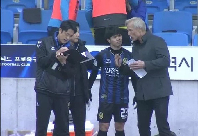 vi-cong-phuong-cdv-incheon-united-gay-suc-ep-voi-hlv-jorn-andersen-cong-phuong-02-1552693971-width681height469-1686655121.jpg