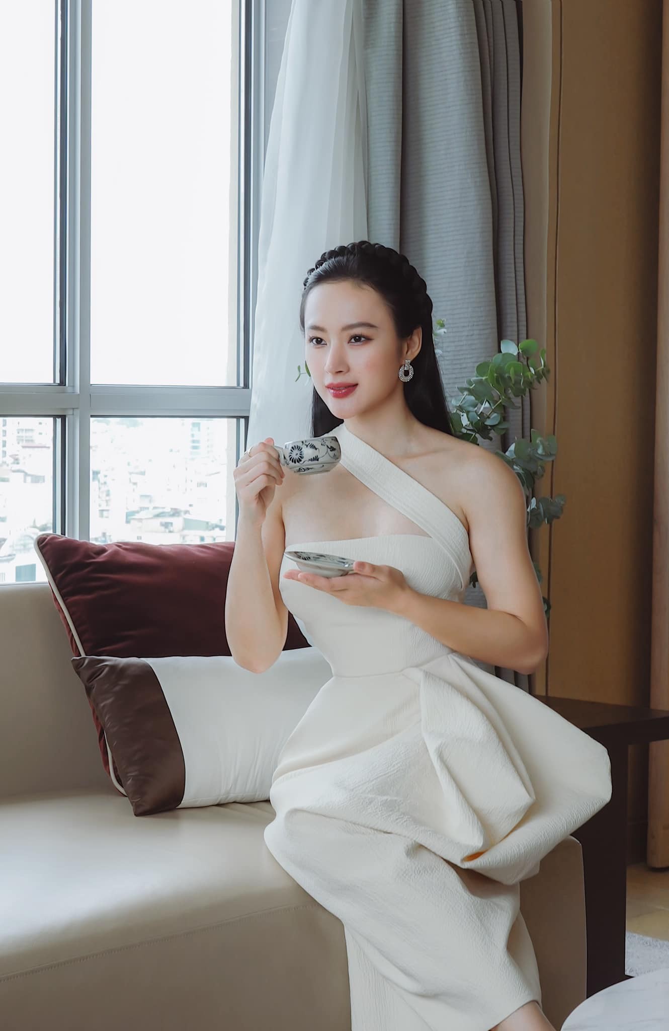 angela-phuong-trinh-1-1686795460.jpg