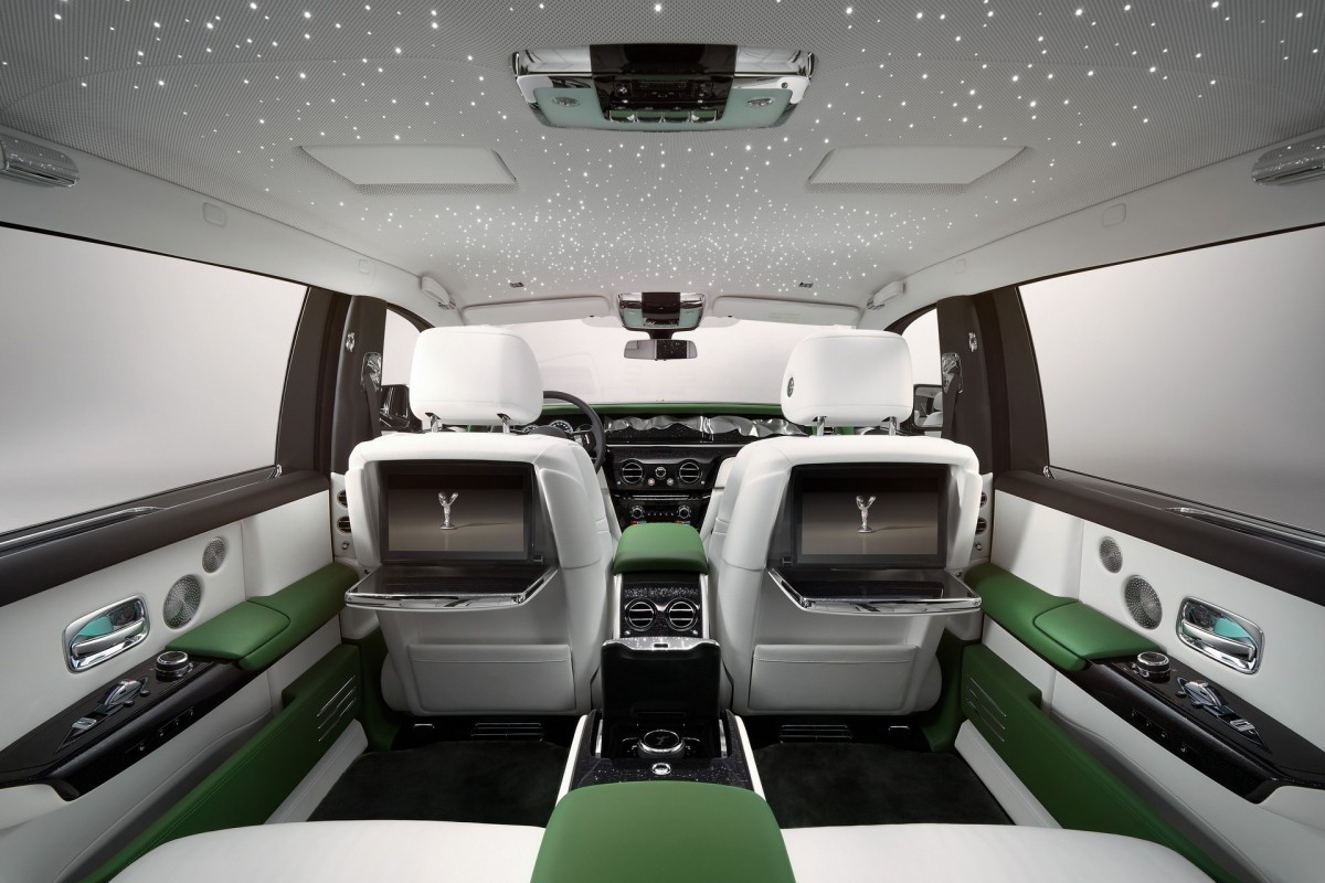 chiem-nguong-rolls-royce-phantom-viii-series-ii-dau-tien-tri-gia-80-ty-dong-cua-dai-gia-viet-12-1686811156.jpg