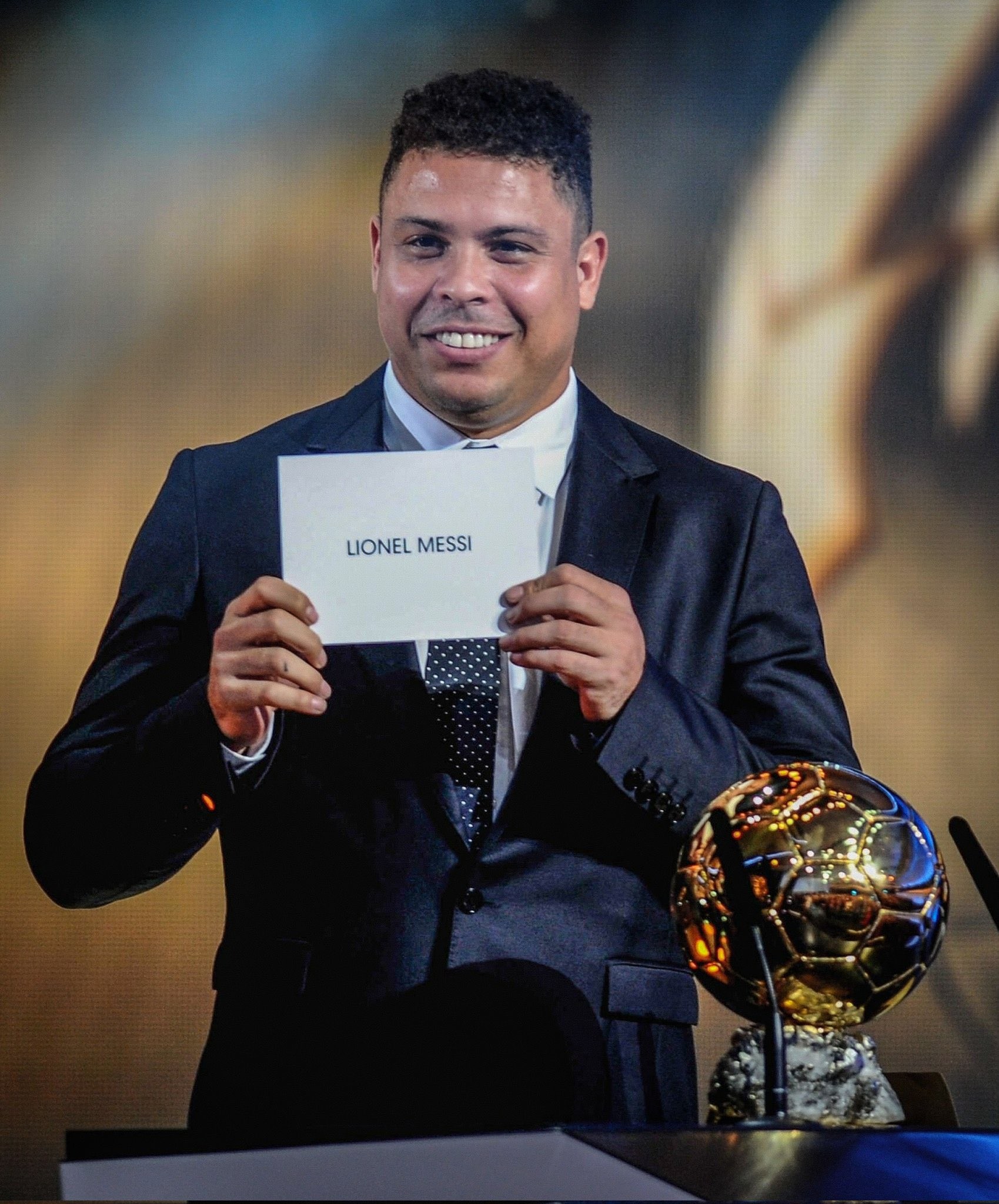 ronaldo-messi-1686812525.jpeg