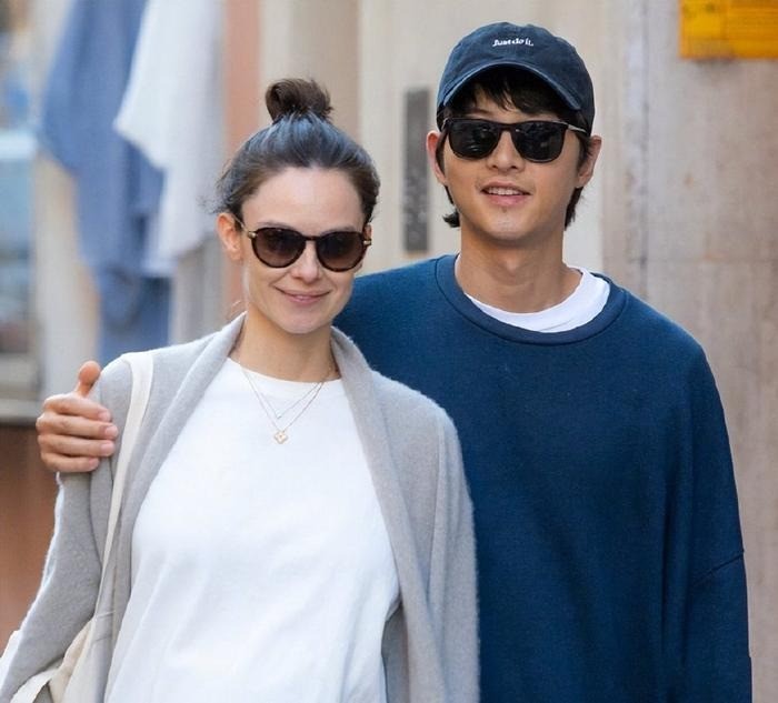 song-joong-ki-ngam-xac-nhan-ly-do-ly-hon-song-hye-kyo-2-1686800355.jpg