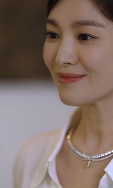 guong-mat-song-hye-kyo-1-1686904096.jpg