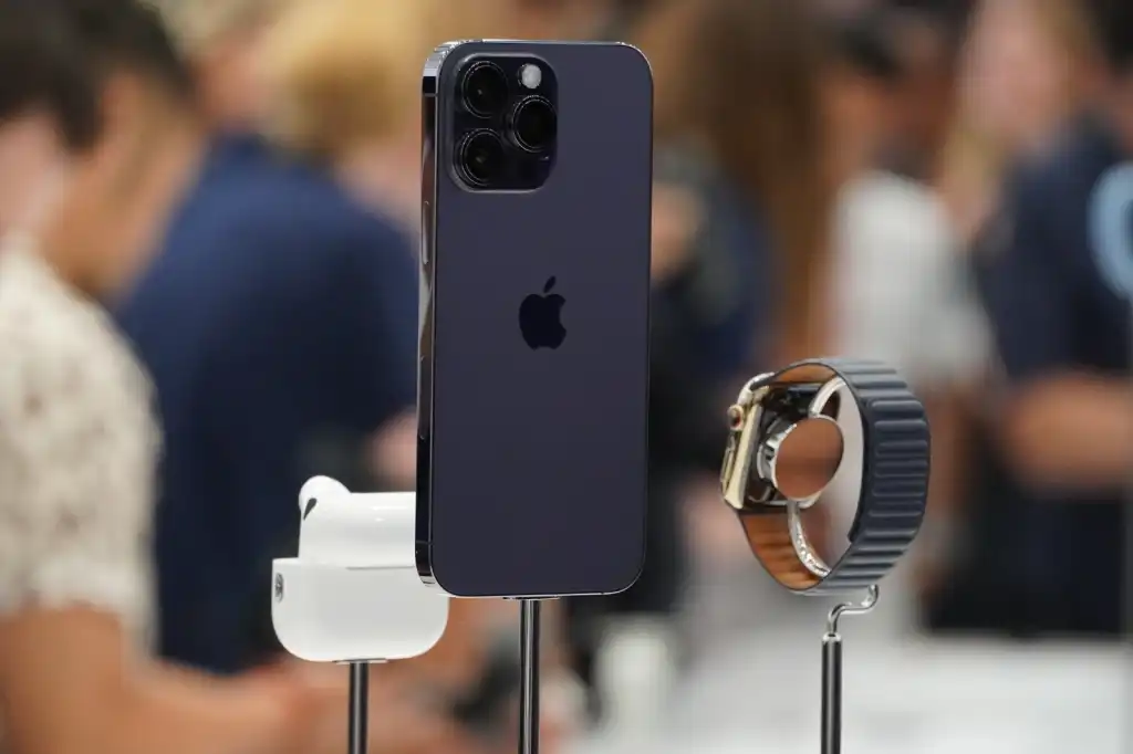 iphone-14-watch-airpods-1687253773.png