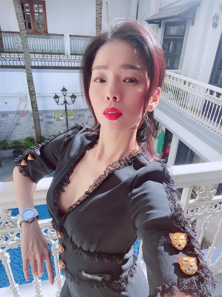 le-quyen-chup-len-4-1687769626.jpg