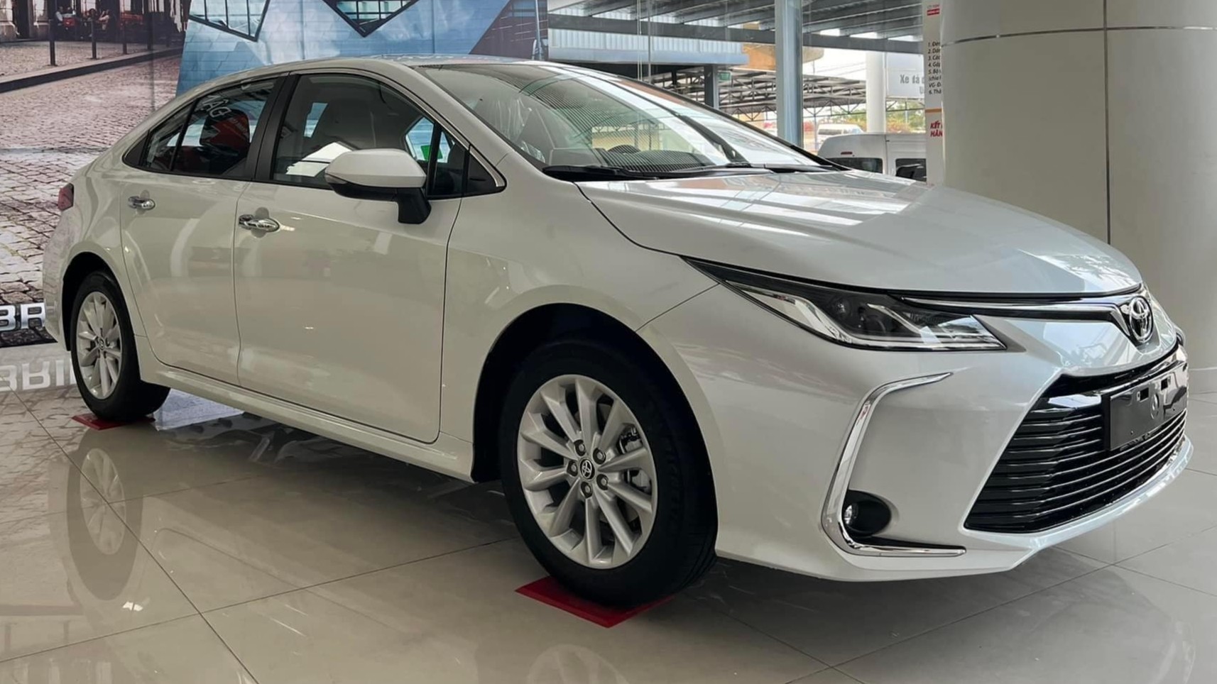 kia-k3-run-nhu-cay-say-vi-toyota-corolla-altis-dang-giam-gia-xuong-muc-re-nhat-tu-ke-dau-nam-2023-anh-2-1687938802.jpg