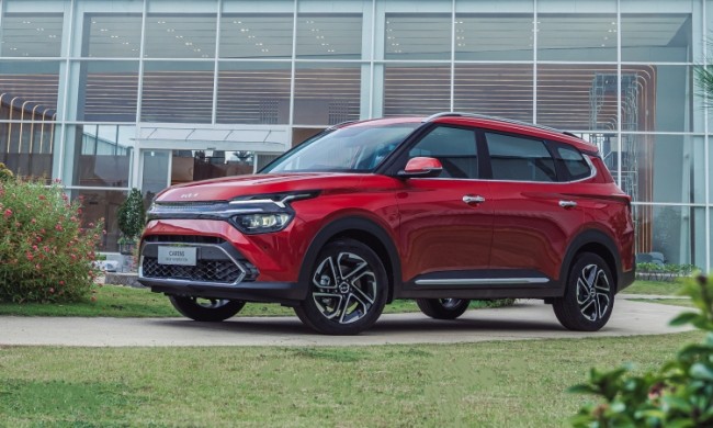 tin-xe-hot-286-sieu-pham-mpv-cua-kia-giam-gia-80-trieu-dong-tham-vong-ha-guc-mitsubishi-xpander-anh-1-1687947307.jpg