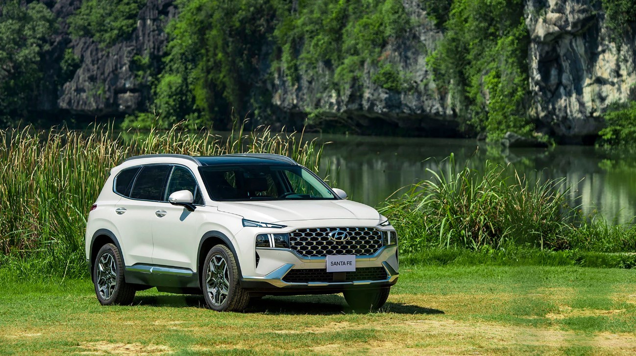 hyundai-santa-fe-hybrid-chinh-thuc-trinh-lang-tai-viet-nam-gia-ban-khien-toyota-fortuner-sung-sot-anh-1-1688026528.jpg
