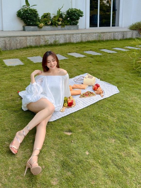 phuong-oanh-gay-me-voi-nhan-sac-tua-nang-tho-shark-binh-phan-ngay-mot-cau-khien-noc-nha-22nhac-nho22-2-ngoisaovn-w1538-h2048-1688462974.jpeg