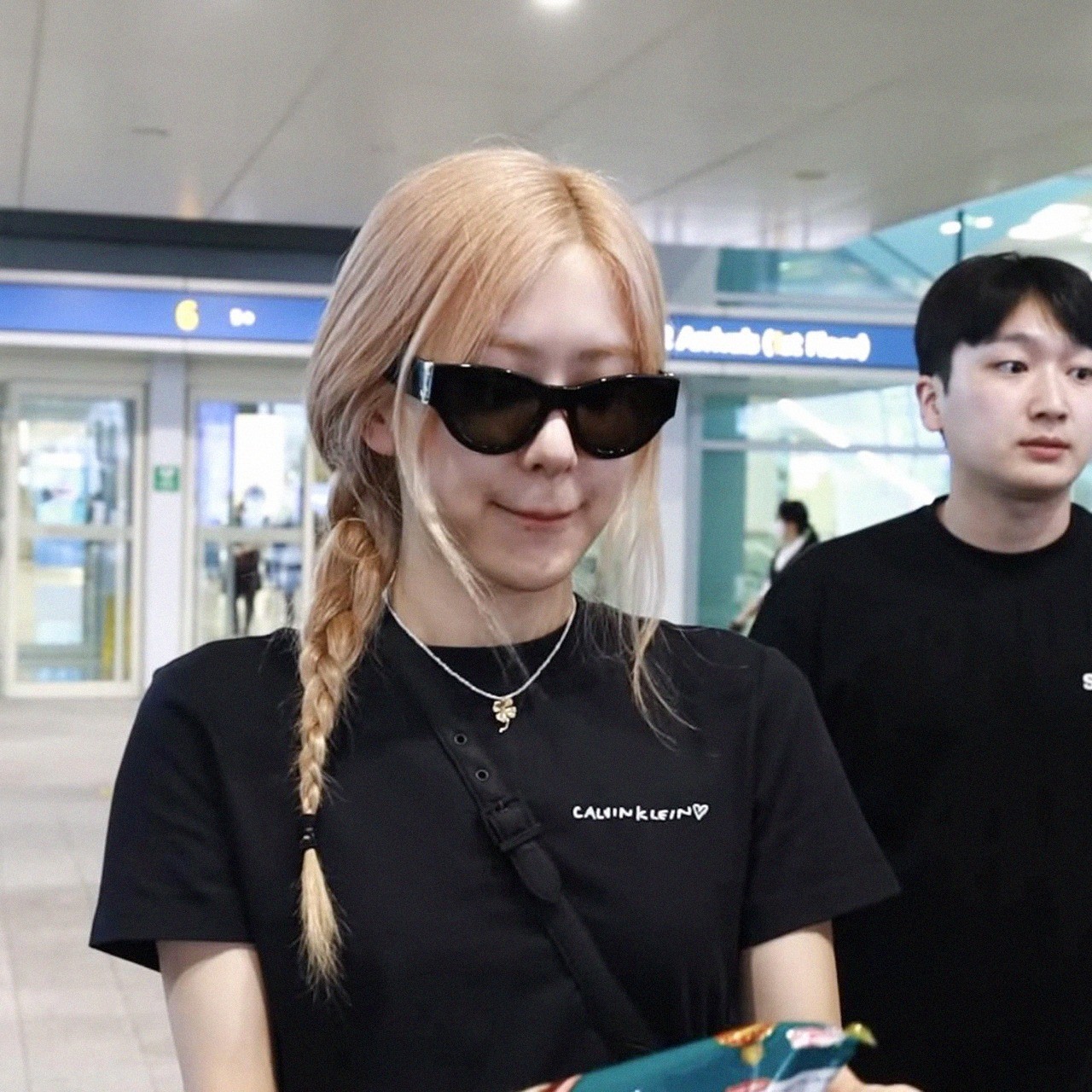 rose-blackpink-pho-bo-7-1688550377.jpg