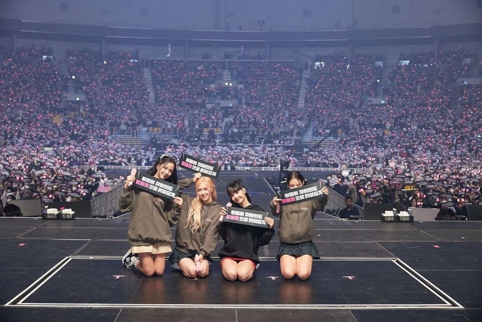 2906-blackpink-1688804296.jpg